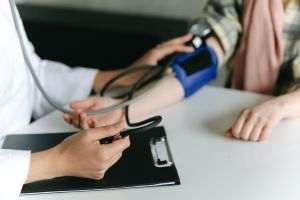 Employers: Doctors' loyalty is achieved through stability, not constraints